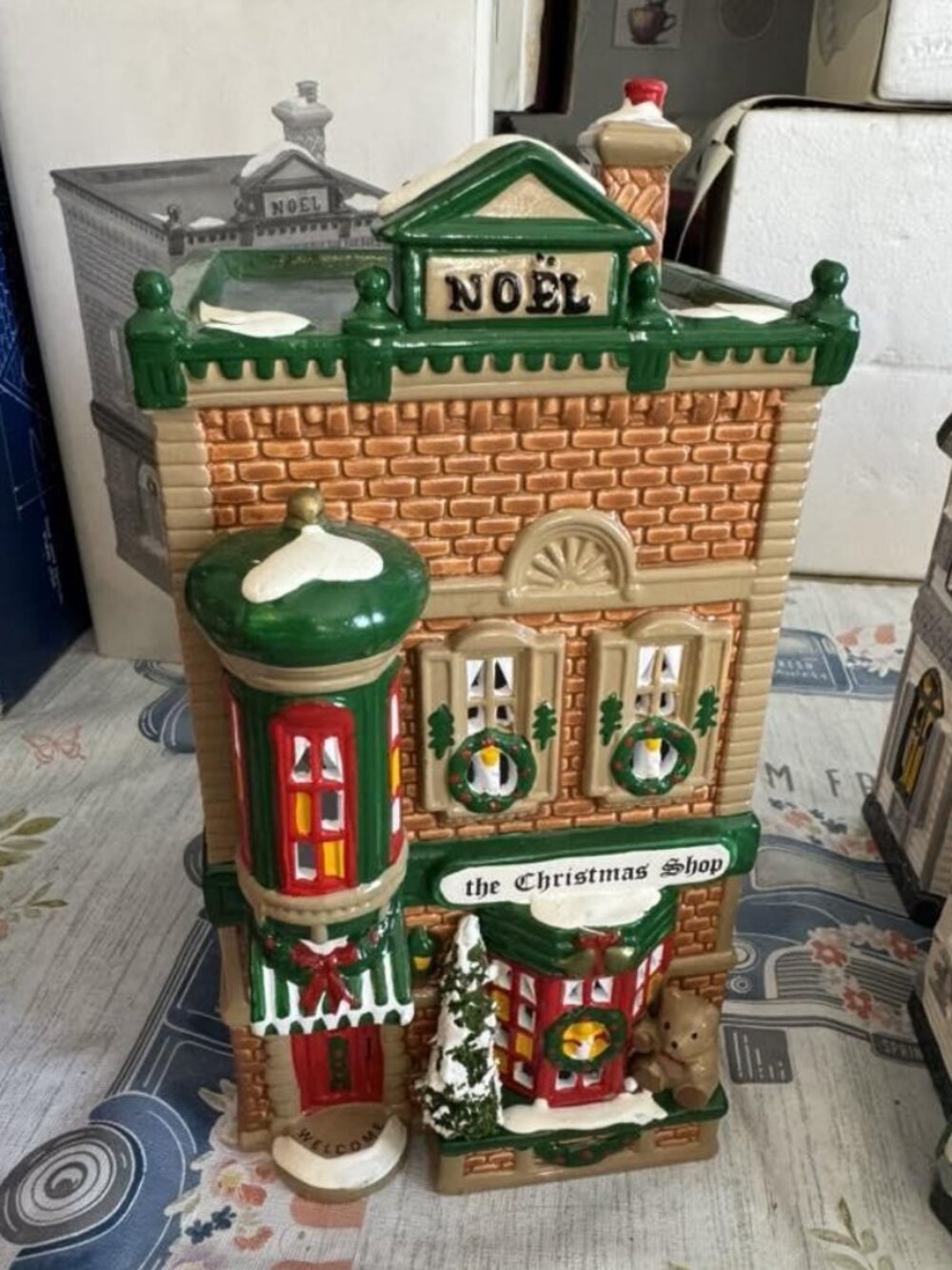 Dept56 Village - The Christmas Shop (1991)